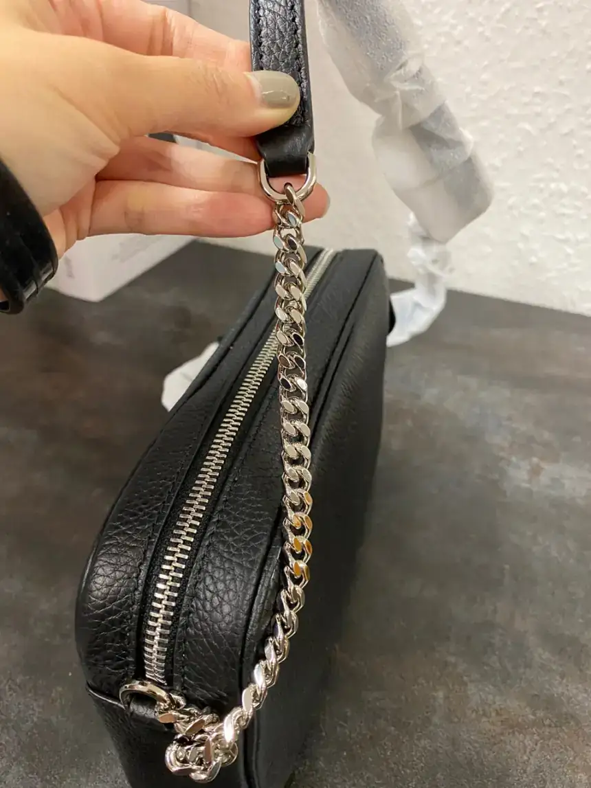 버버리 ELONGATED 체인 카메라백 스몰 블랙 80528491 상세 이미지