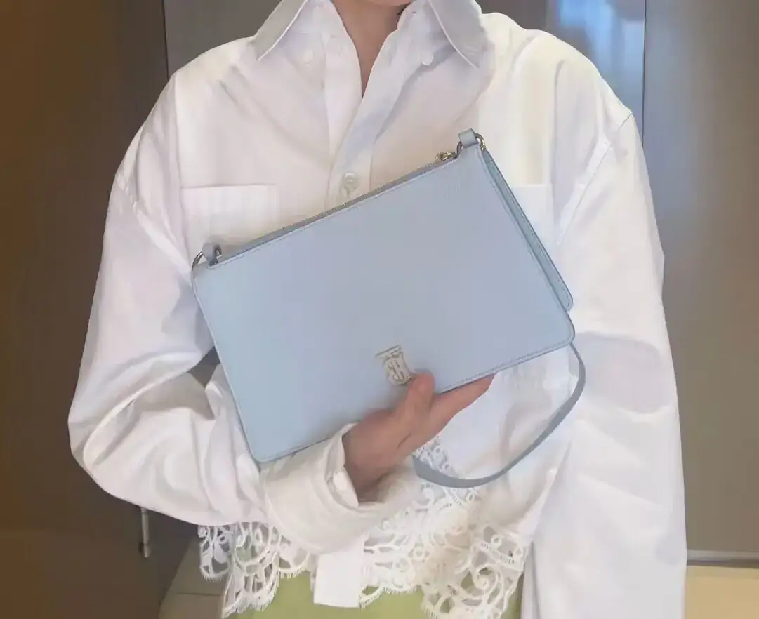버버리 그레이니 레더 미니 TB 숄더 파우치 80606421 상세 이미지