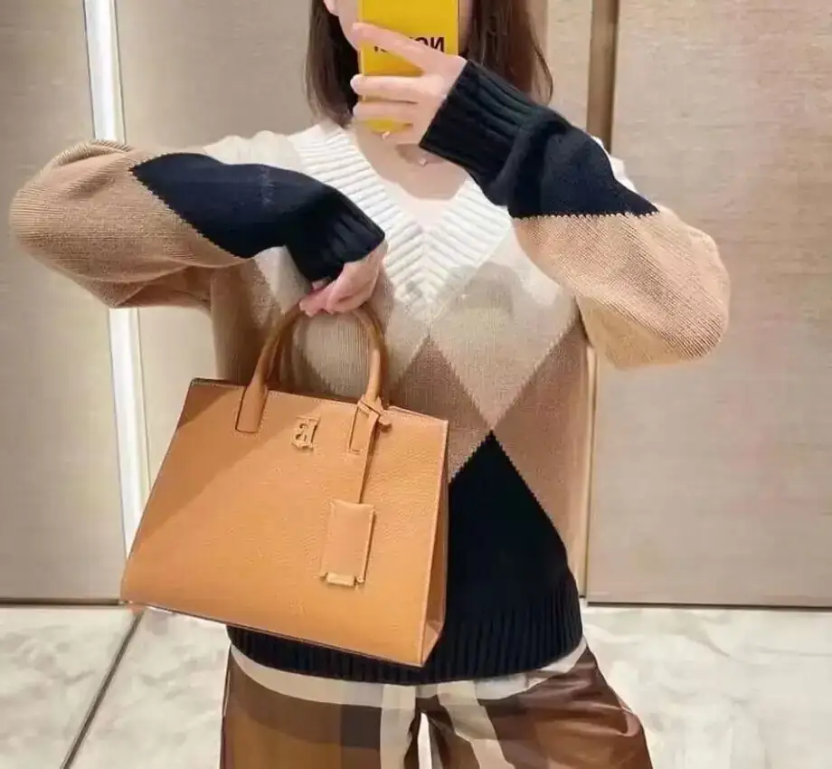 버버리 그레이니 레더 스몰 프란시스 백 80609761 상세 이미지