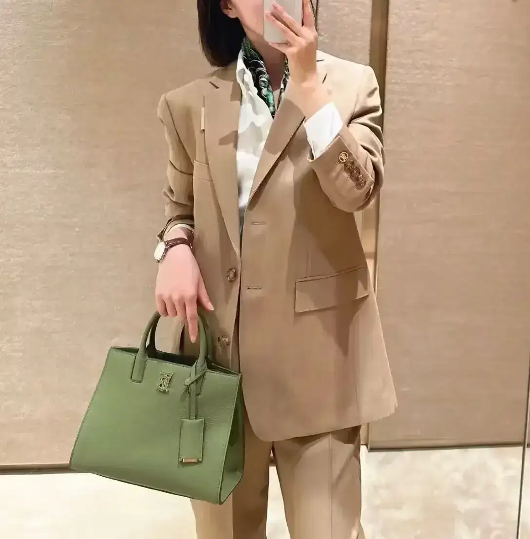 버버리 그레이니 레더 스몰 프란시스 백 80629891 상세 이미지