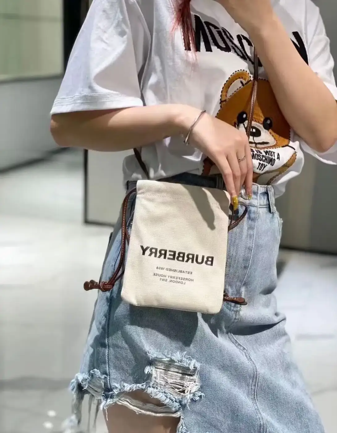 버버리 레더 스트링 캔버스 파우치 8036712 상세 이미지
