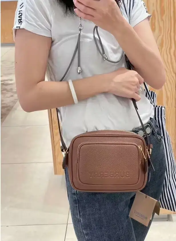 버버리 로고 레더 카메라백 스몰 2색상 80615711 상세 이미지