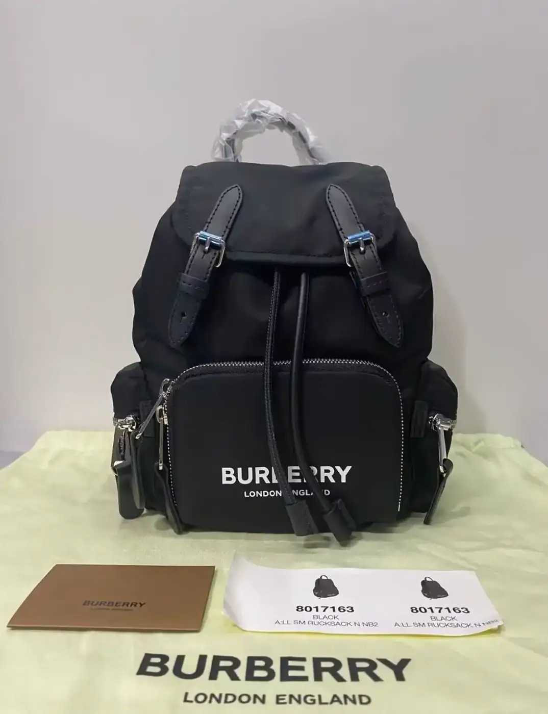 버버리 로고 프린트 미디움 럭색 백팩 80731341 상세 이미지