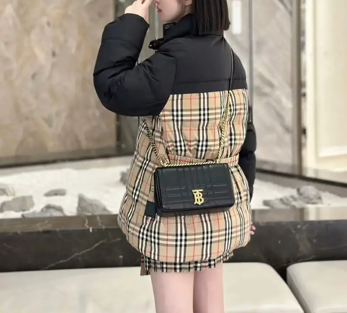버버리 시퀸 퀼팅 레더 스몰 롤라 백 80630781 상세 이미지