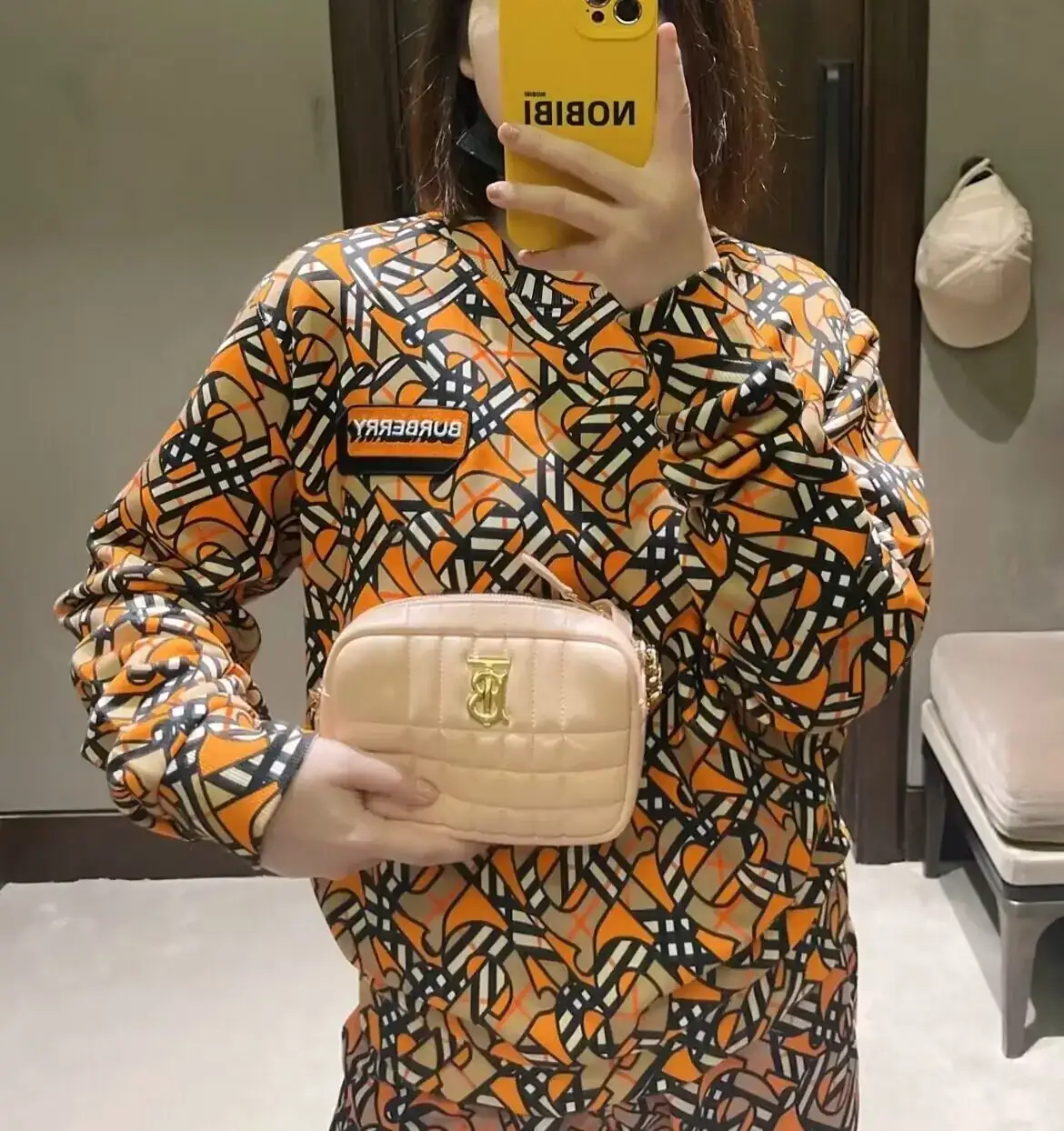 버버리 퀼팅 레더 미니 롤라 카메라 백 80630251 상세 이미지