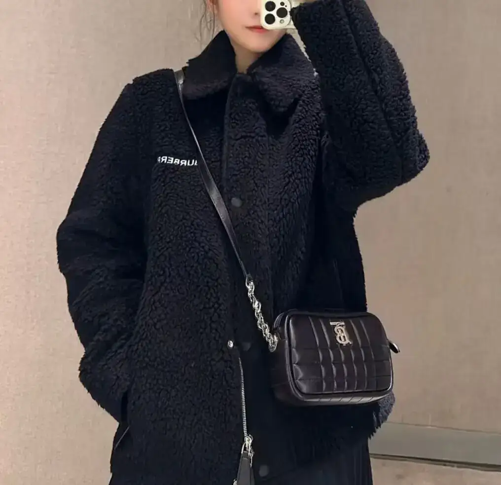 버버리 퀼팅 레더 미니 롤라 카메라 백 80648541 상세 이미지