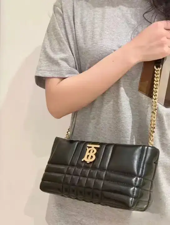 버버리 퀼팅 레더 스몰 소프트 롤라 백 80573481 상세 이미지