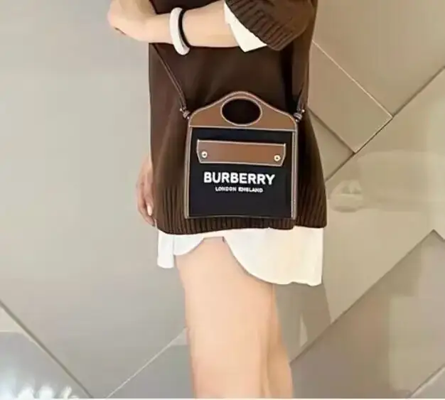 버버리 테크니컬 코튼 레더 미니 포켓 백 80557461 상세 이미지