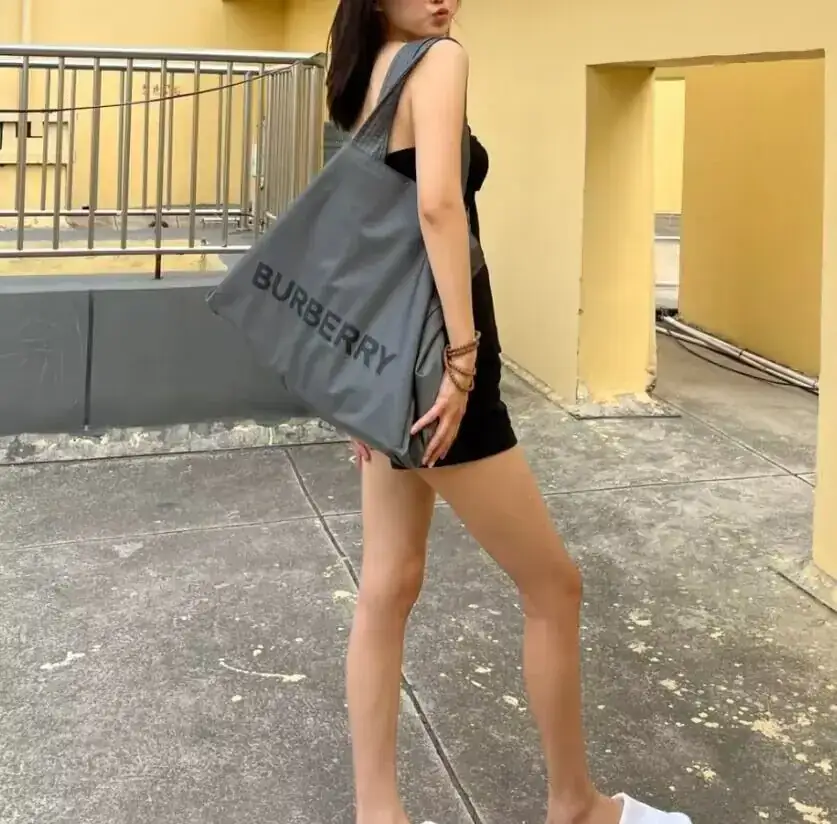 버버리 토트백 블랙 그레이 나일론 기저귀가방80528711 80510291 상세 이미지
