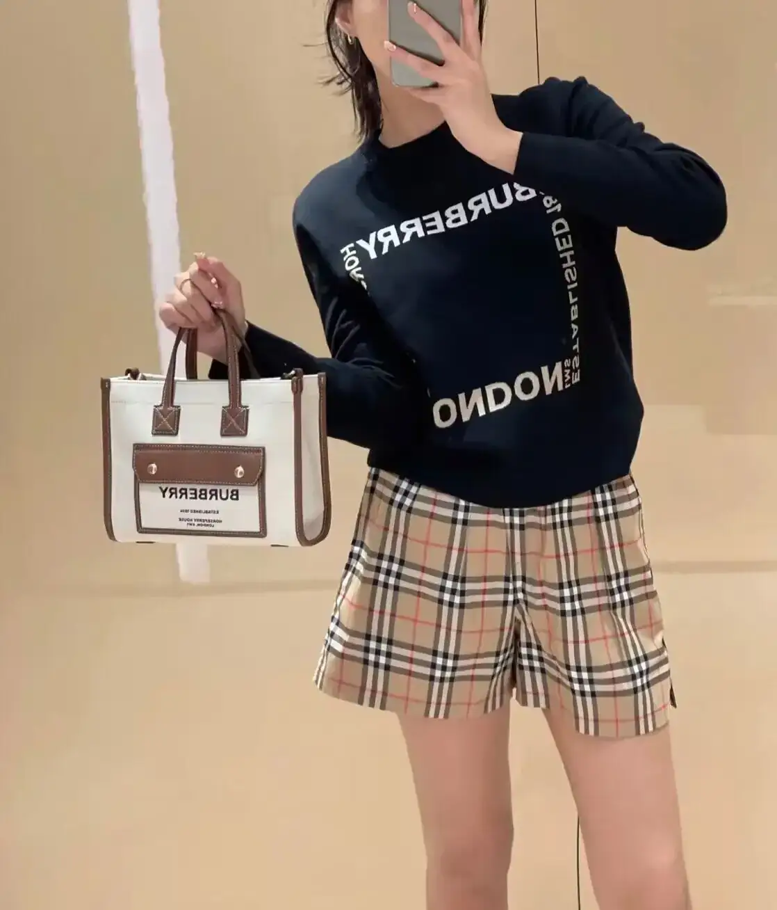 버버리 투톤 캔버스 레더 미니 프레야 토트 80441431 상세 이미지