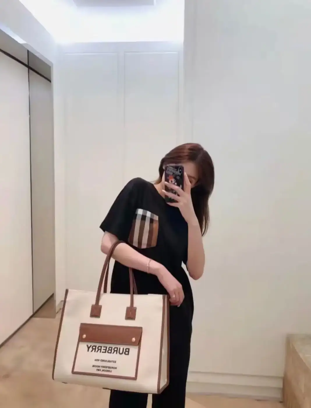 버버리 투톤 캔버스 레더 미디엄 프레야 토트 80441291 상세 이미지