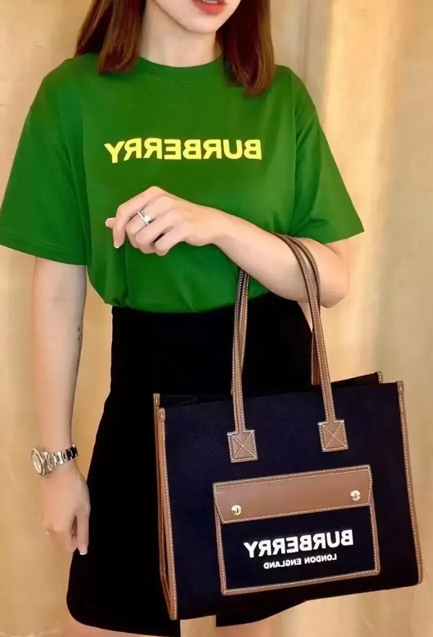 버버리 투톤 캔버스 레더 스몰 프레야 토트 80576001 상세 이미지